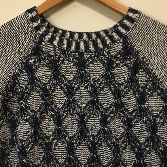 Banana Republic Cable Knit Cropped 3/4 Sleeve Sweater Top - Picture 4 of 13